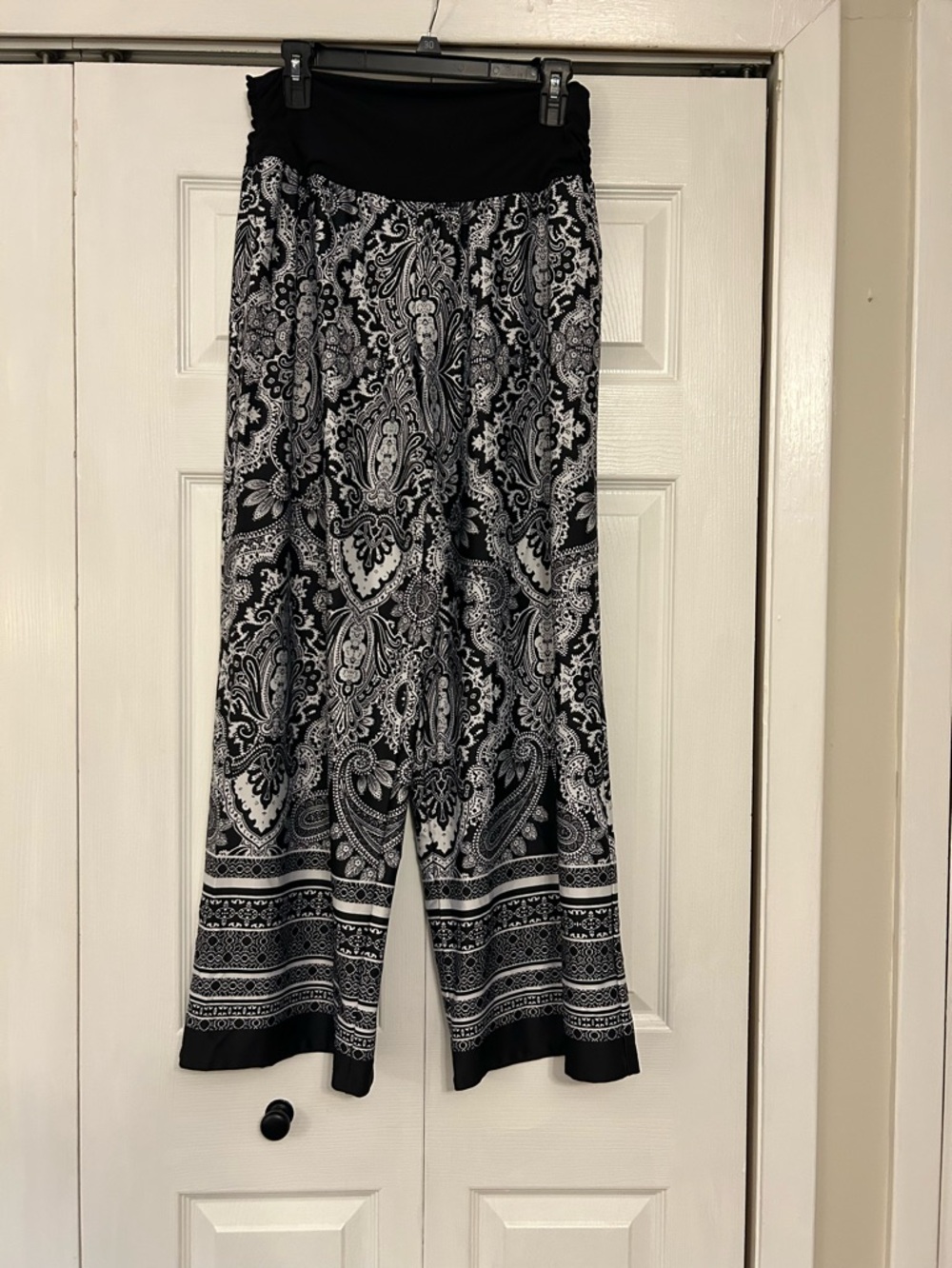 Black & White Paisley Wide-Leg Women’s Pants